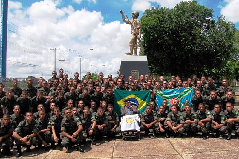 Col Gio Militar De Bras Lia Reverencia E Homenageia Her Is Da For A